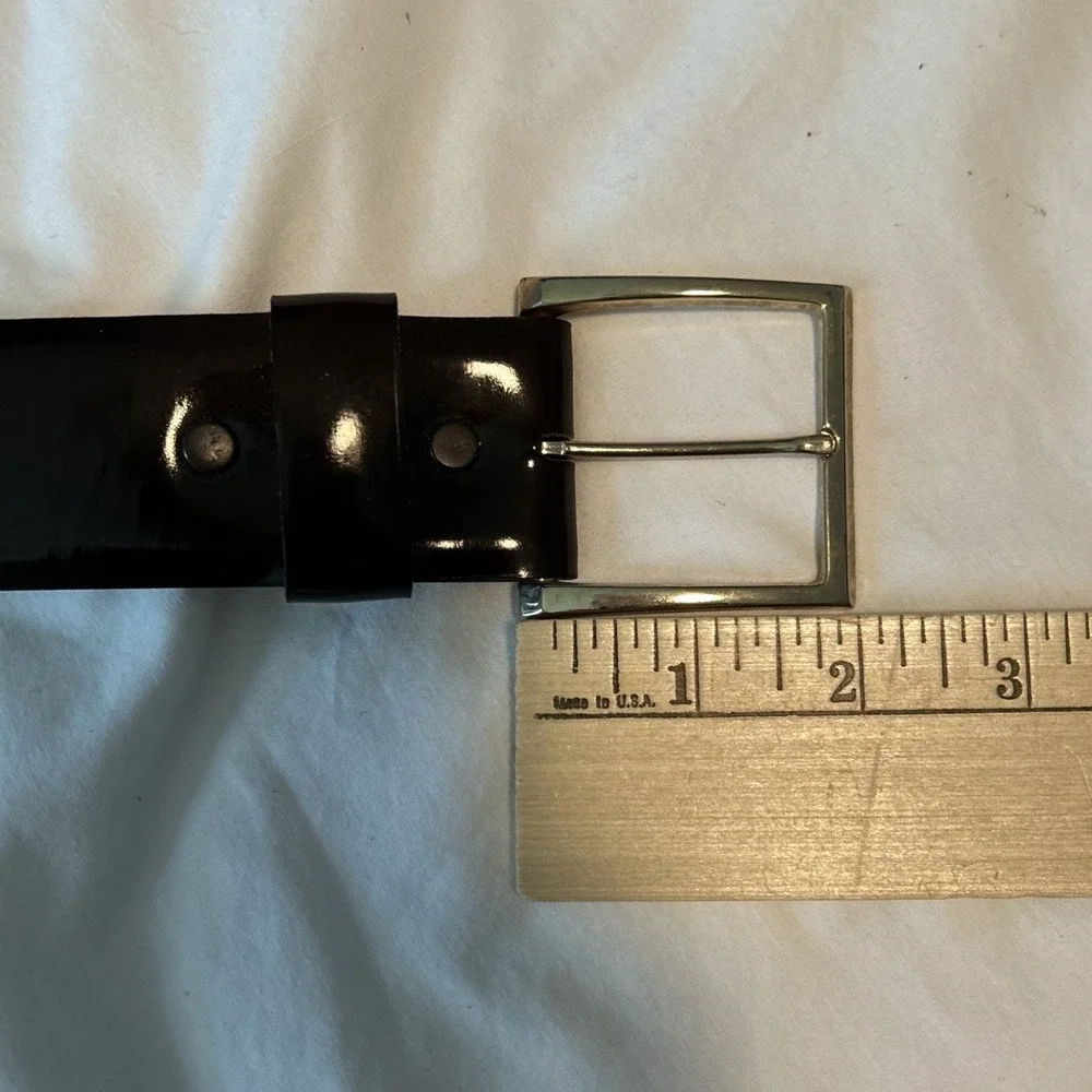 Vintage ladies brown patent leather belt gold buckle size small 30‎